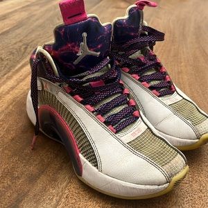 Boys Nike basketball shoes